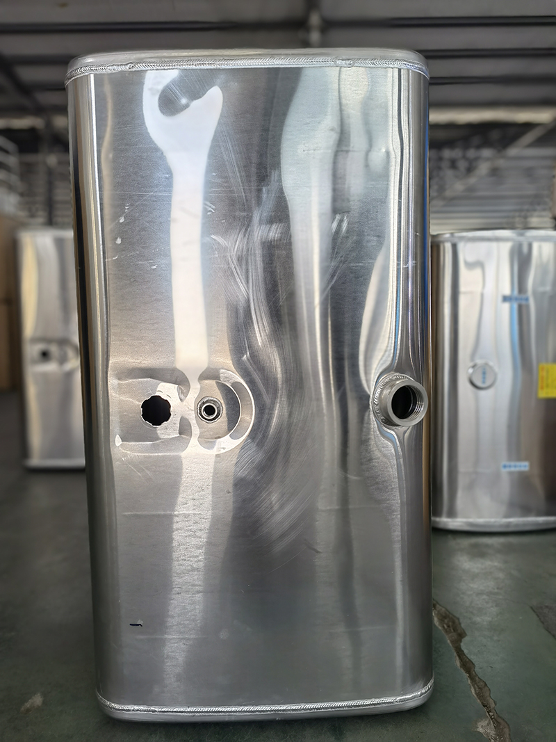 解放铝合金油箱